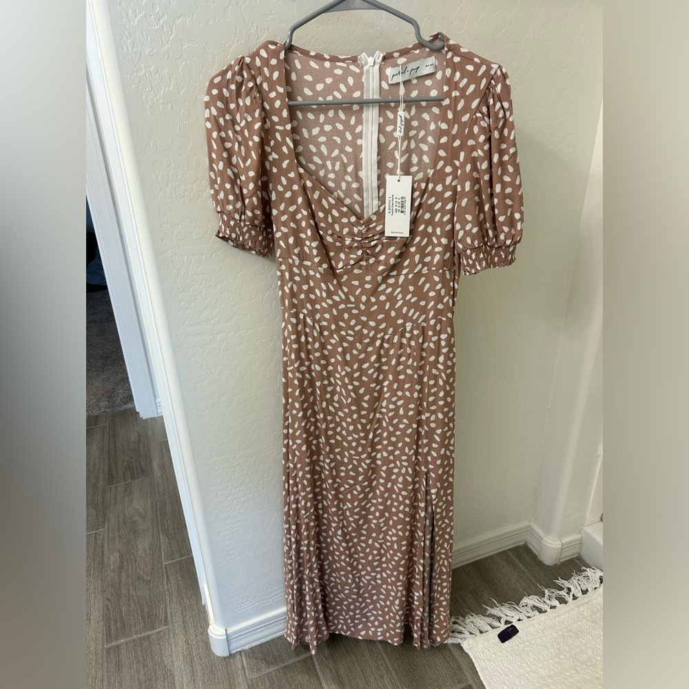 Petal & Pup Brown and White V-Neck Puff Sleeve Dress